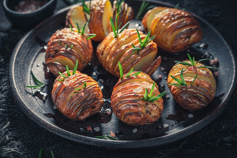 Вкусный Hasselback с травами и маслом. Шведская кухня.