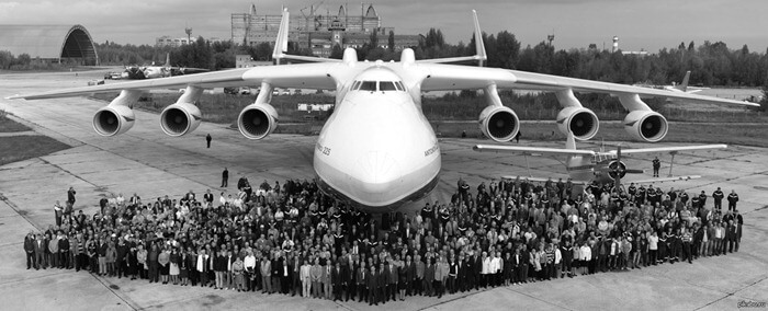 Ан-225 (Мрия) по сравнению с людьми