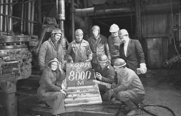 Глубина 8000 км. 
