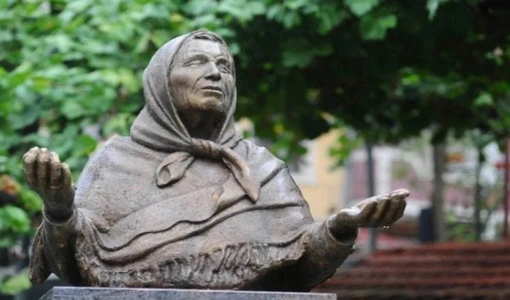Памятник Ванги