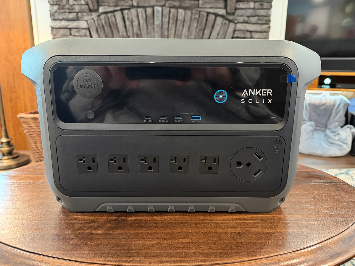 Обзор портативной электростанции Anker Solix C2000 Gen 2 с солнечной батареей
