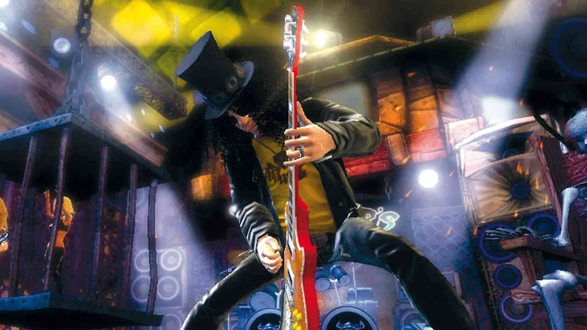 «А ты тоже играешь на настоящей гитаре?»: как ставшая хитом видеоигра Guitar Hero снова сделала Слэша знаменитым.