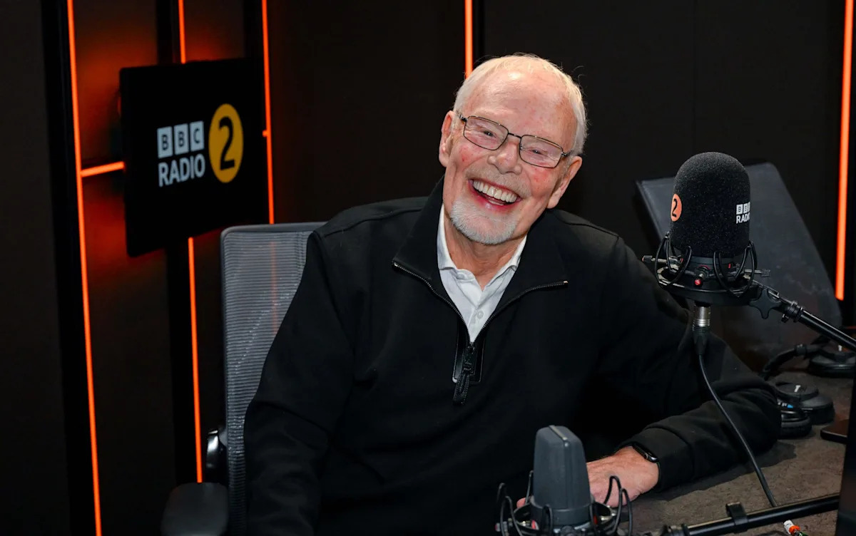 Боб Харрис покинет радиостанцию Radio 2 из-за проблем со здоровьем.