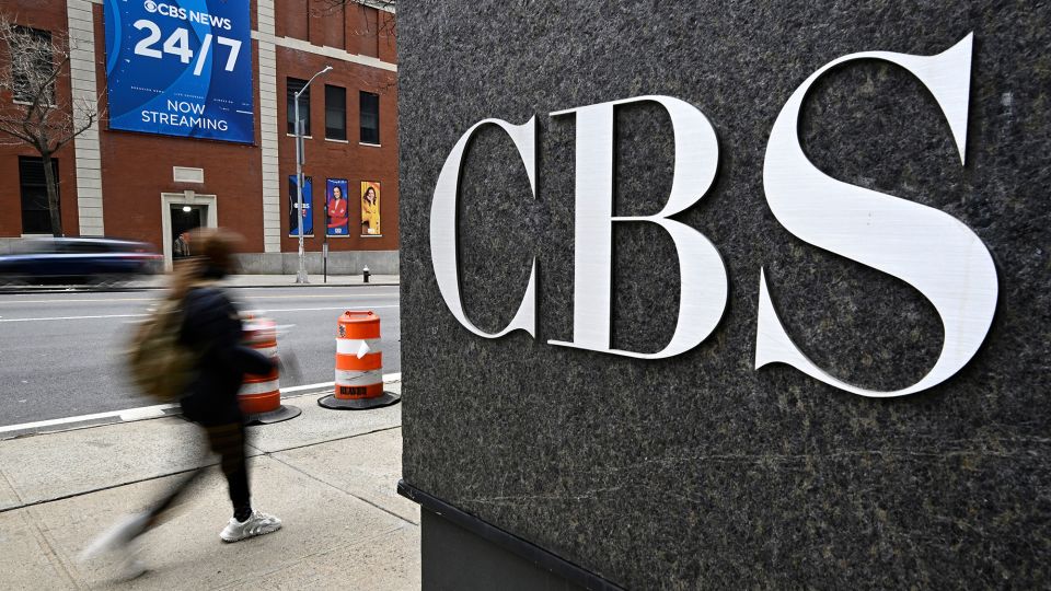 CBS News спешит стабилизировать работу программы «60 минут» после увольнения Скотта Пелли.