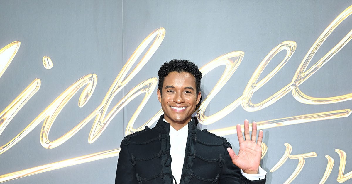 Джаафар Джексон был одет в платье от Ralph Lauren на японской премьере фильма «Майкл».