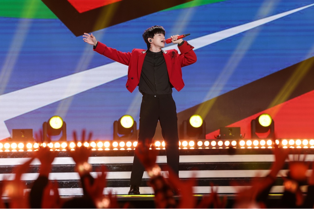Джейсон Чжан подписал контракт с Universal Music Greater China; UMG также инвестирует в тайского дистрибьютора Solution One.