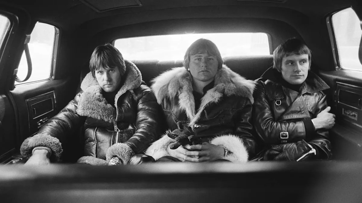 Группа Emerson, Lake & Palmer выпустила восстановленное видео на номинированную на премию «Грэмми» кавер-версию песни «Peter Gunn».