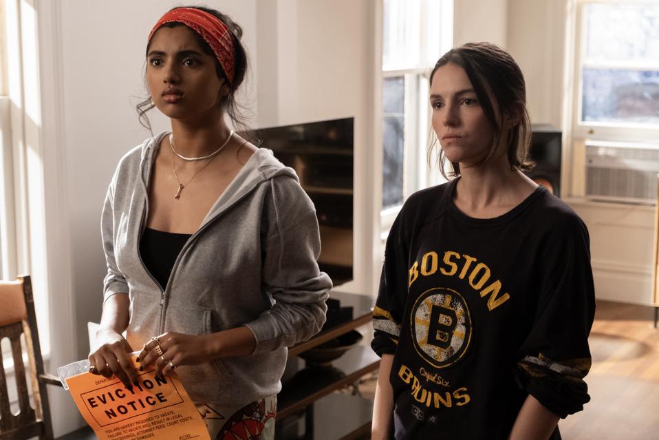 Как годы, предшествовавшие сериалу «Офис», вдохновили Минди Калинг на создание ее нового сериала «Не подходит для работы»