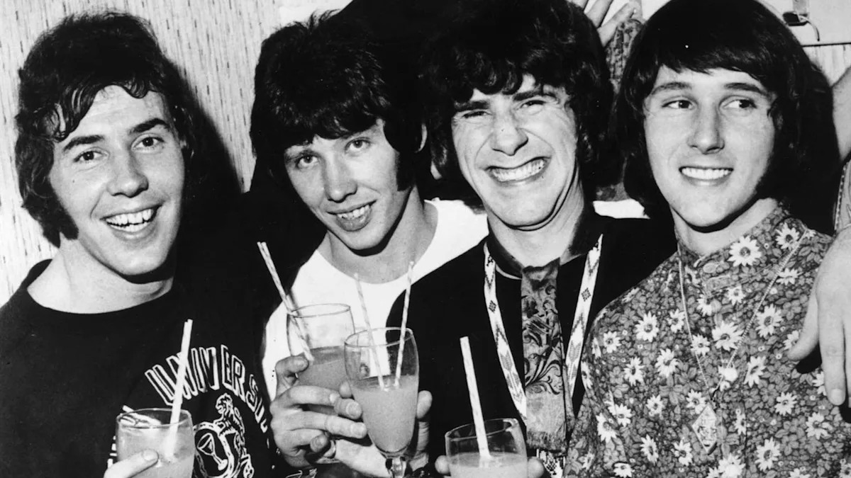 Как песня «Yellow River» стала хитом номер 1 после того, как её отвергла группа The Tremeloes.