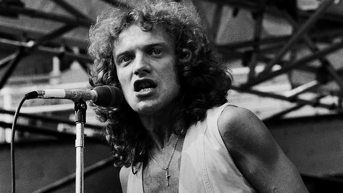 Классический рок-трек 1978 года «Double Vision», вдохновлённый дракой во время хоккейного матча.