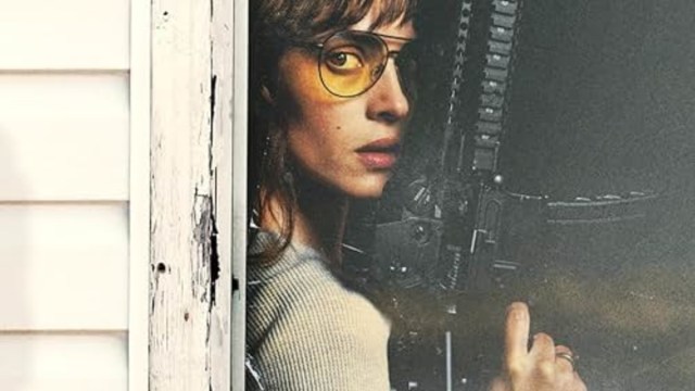 Компания A24 представила новый постер и трейлер боевика «Натиск» с Адрией Архоной в главной роли.