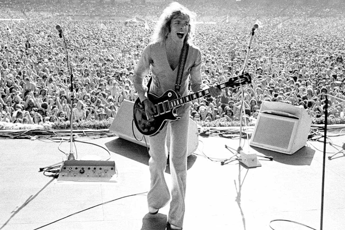 Питер Фрэмптон говорит, что был «до смерти напуган» успехом шоу «Frampton Comes Alive!», поскольку его стали считать «золотой жилой» (эксклюзив).