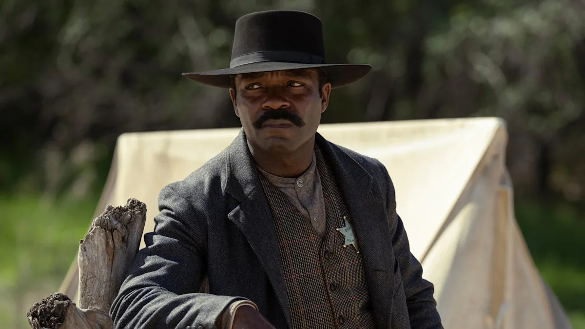 Тейлор Шеридан выступил продюсером этого получившего признание критиков исторического вестерн-мини-сериала, доступного для просмотра на Netflix.