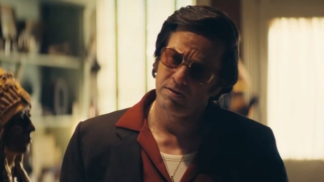 В трейлере фильма «Любыми средствами» неузнаваемый Марк Уолберг объединяется со звездой «Чудо-человека».