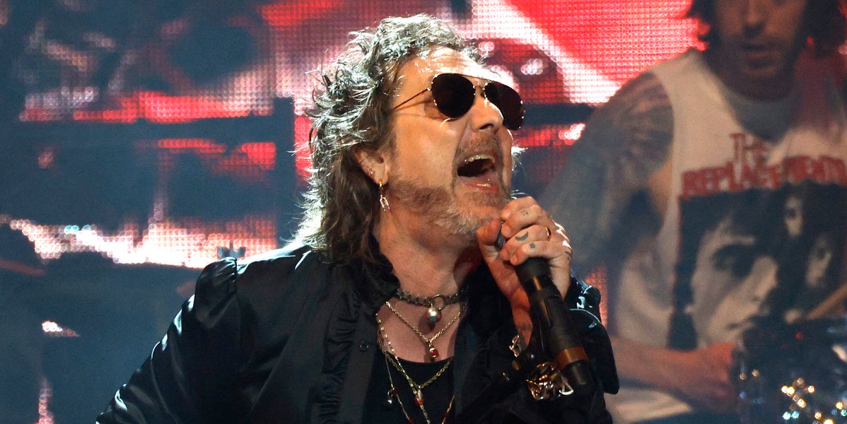 Вокалист Black Crowes Крис Робинсон вступил в перепалку с фанатами, скандирующими «США!».
