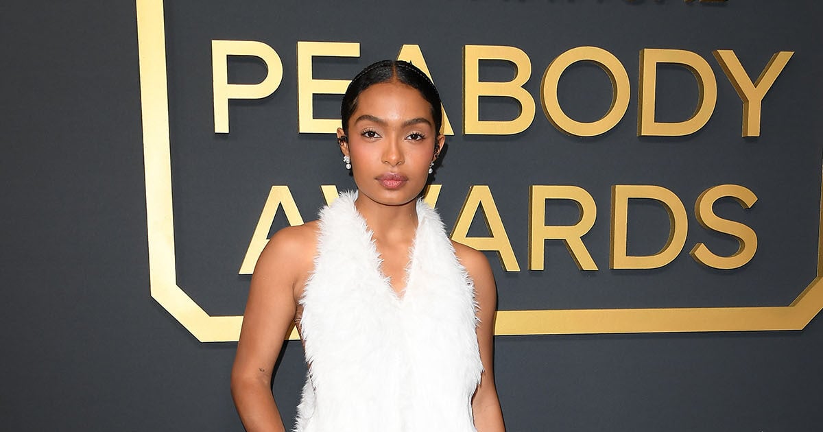 Яра Шахиди надела платье от Loewe на церемонию вручения премии Peabody Awards 2026.