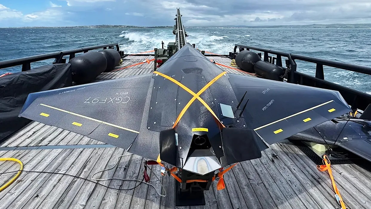 Морской спуск Королевским флотом проверенного в боях беспилотника Nyan Kamikaze указывает на «гибридное» будущее флота.