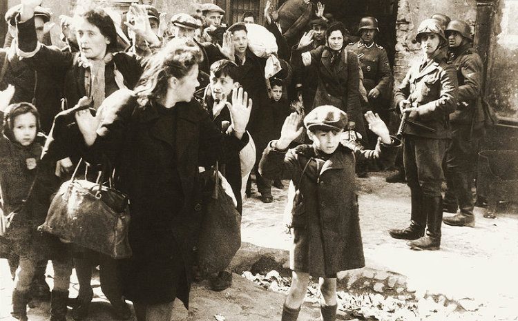 У Варшаве здаўся габрэйскі хлопчык. Jewish Boy Surrenders у Warsaw