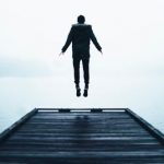 10 Menschen, die scheinbar den Gesetzen der Physik trotzen.